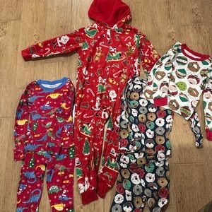 6-piece lot cute printed Christmas pajamas! Size 6T Children’s Place & Gap Kids